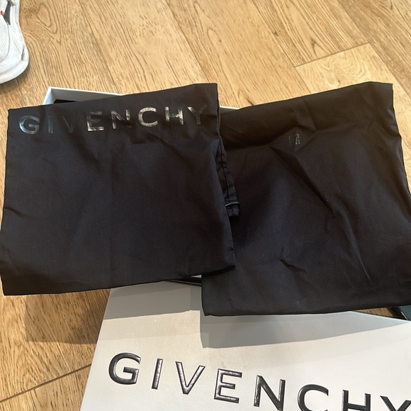 Givenchy Pink 4G Cut-Out Sandals; Box & 2 Dust Bags - Picture 11 of 12